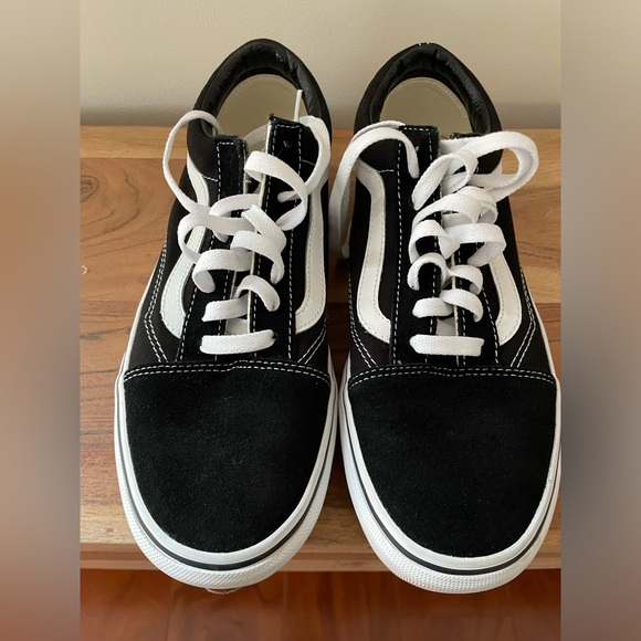 Vans men size 7.5  women 9.0  condition is very good ( wore only twice) - Picture 9 of 9